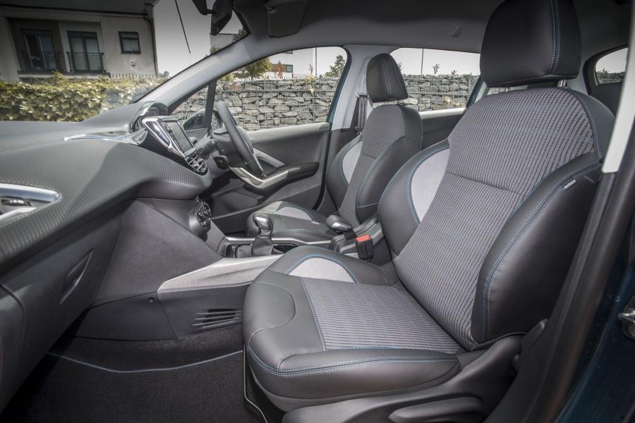  Peugeot 2008 Urban Cross 2015 года  (UK) (фото 7 из 8)